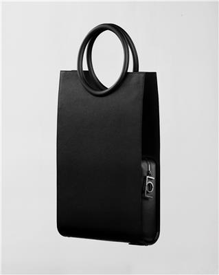 AMOROMA THE ONE BAG FORMAT A3 01