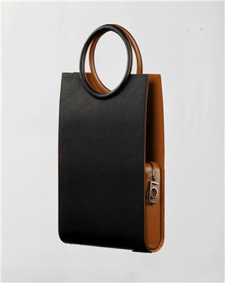 AMOROMA THE ONE BAG FORMAT A3 04