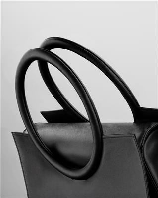 AMOROMA THE ONE BAG FORMAT A4 05