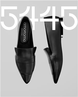 AMORAMA THE SHOE BLACK