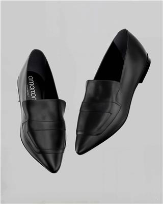 THE SHOE BLACK