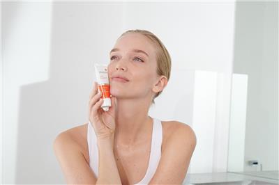 ENVIRON SKIN ESSENTIA CAMPAIGN IMAGE 44