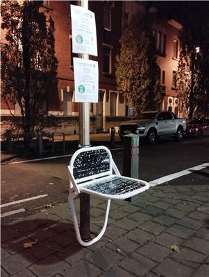 Chaise solidaire, 2023, vue de nuit (c) La Chaise Solidaire