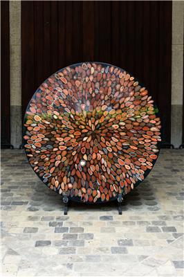 ADO CHALE CARNELIAN AGATE SLICE TABLE CREDIT GILLES VAN DEN ABEELE