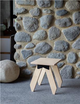 SCRAP STOOL 1 95EUR