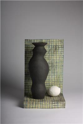 ceramic brussels GALERIE CHRISTINE COLON CORREGAN Daphne Black vase with white lemon 2023