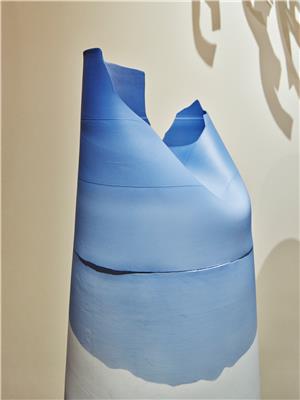 ceramic brussels SPAZIO NOBILE Piet Stockmans Vases with blue flaps 2019