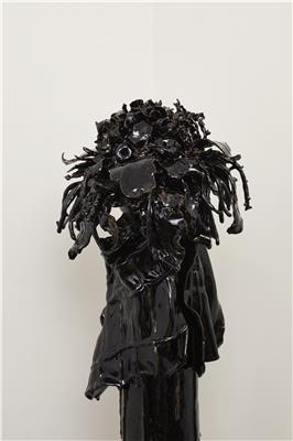 Ceramics Brussels Art Prize BALLACCHINO Audrey bouquet noir enamelled porcelain 100 X 50 X 50cm credit Celine Saby
