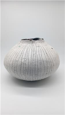 CB25 MBA FINE ARTS TADASHI MORI VASE 1