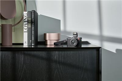 LEICA D LUX 8 1590 EUR CAMPAIGN IMAGE 3