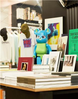 PARADIS SUPERSTORE VISUAL 1