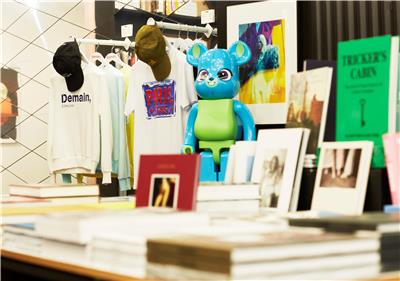 PARADIS SUPERSTORE VISUAL 2