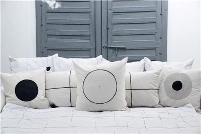 VALERIE BARKOWSKI DAR KAWA PATIO CREDIT TANIA PANOVA 9.JPG