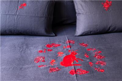 Gilles Dewavrin bed linen price on demand cred Mireille Roobaert 1