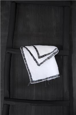 Valerie Barkowski CALI linge bain eponge blanc finition noir serviette invité vbarkowski photo tania panova