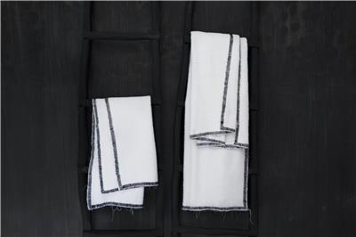 Valerie Barkowski CALI linge bain eponge blanc finition noir serviettes vbarkowski photo tania panova