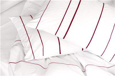 Valerie Barkowski ASMARA linge lit blanc finition carmin detail vbarkowski photo tania panova 2