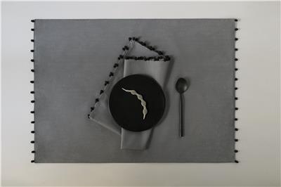 AYA linge table gris finition noir set serviette vbarkowski photo delphine warin
