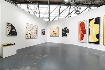 CERAMIC BRUSSELS EXHIBITION VIEW DOUBLE V GALLERY CREDIT GEOFFREY FRITSCH